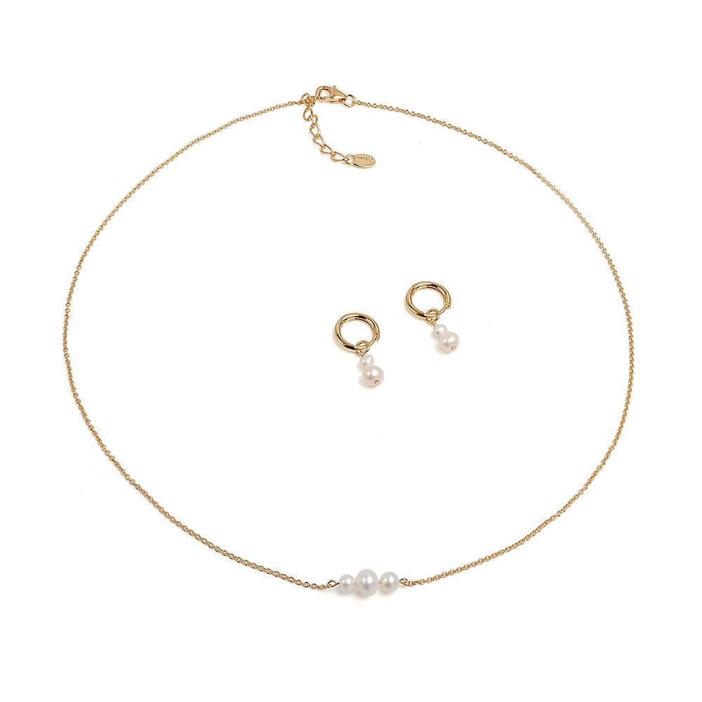 Colier argint  925 placat cu aur galben, 3 perle albe  3.5-5.5mm, lungime  42+3 cm