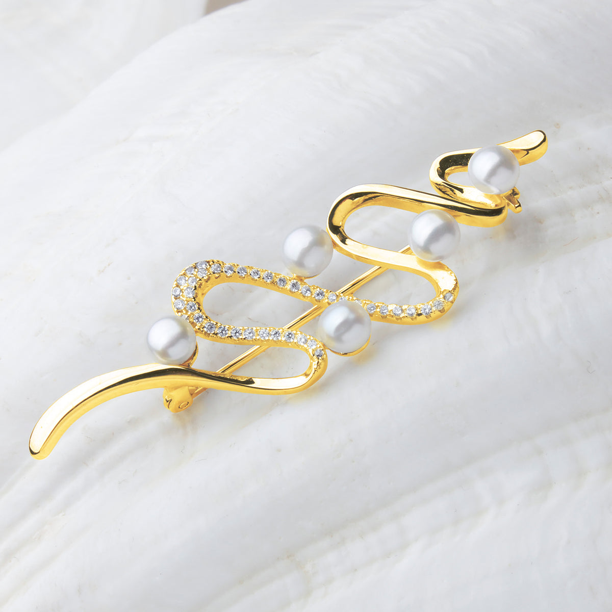 Broşă din argint plact cu aur galben 18K, perle albe, 4-5mm, zirconii