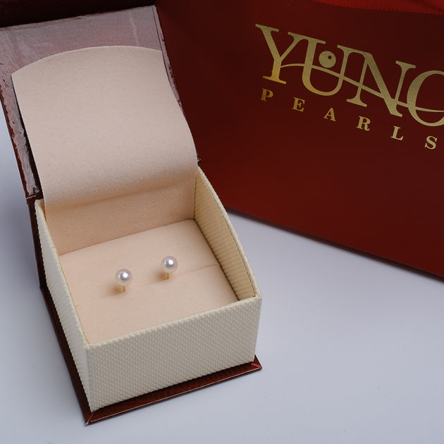 Cercei din aur 18K cu perle albe 5-5.5mm