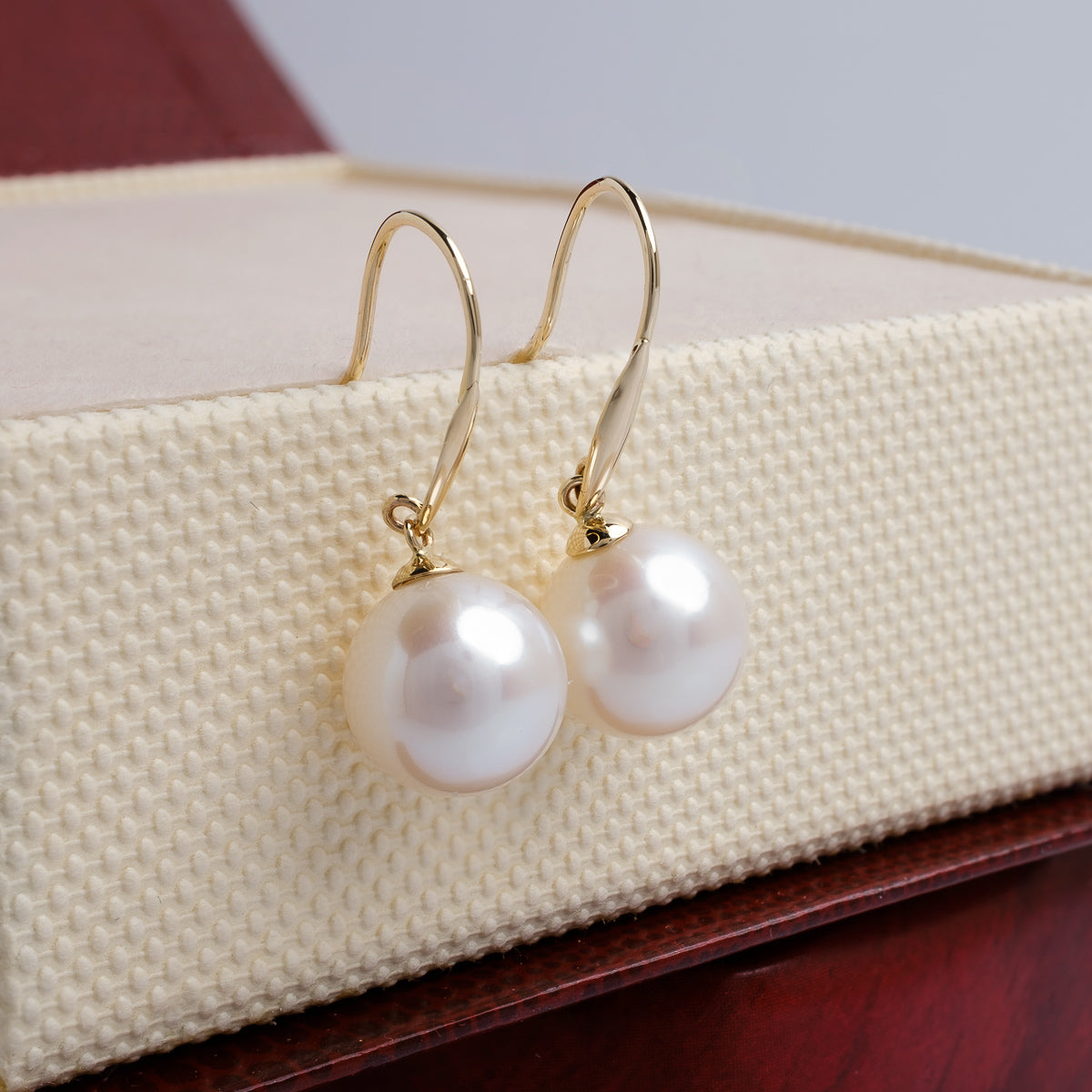 Cercei aur galben 14K, perle albe 8.5-9mm