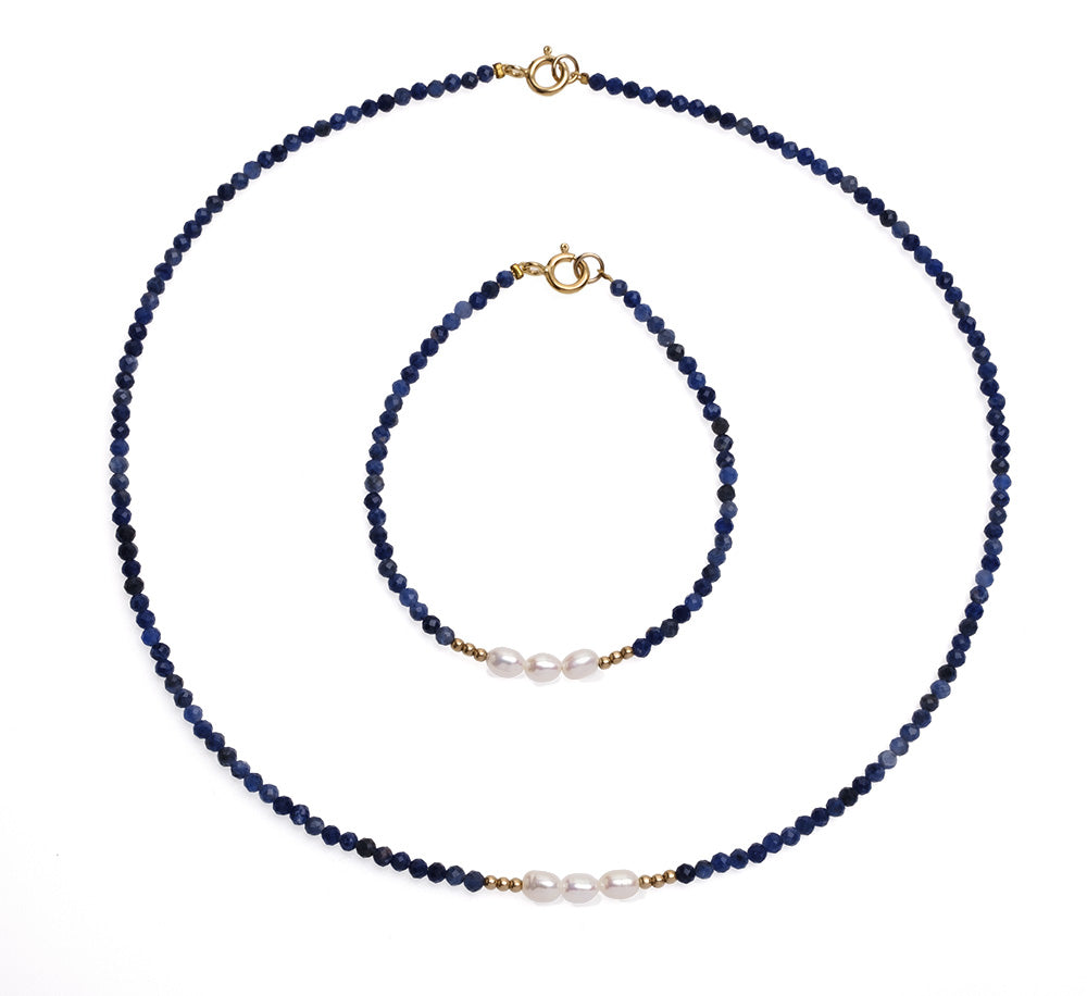 Brațară cu perle de cultură 4-5mm și sodalit. Lungime 18cm