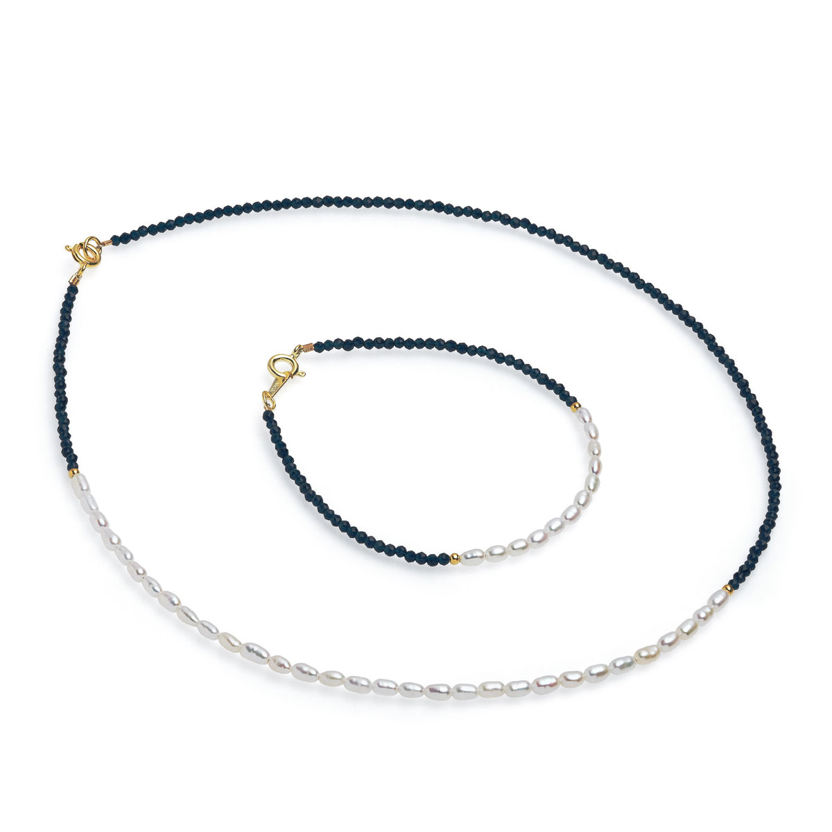 Colier cu  perle de cultură albe 2.5mm și spinel bleumarin. Lungime 41 cm