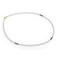 Colier cu  perle de cultură albe 3mm și spinel bleumarin. Lungime 41 cm
