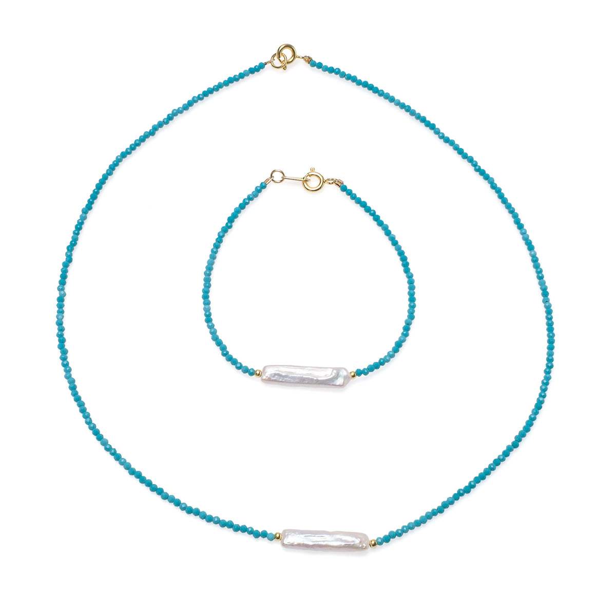 Brățară cu perlă de cultură albă, turcoaz, elemente aurite argintii, 5-6 mm, lungime 18 cm