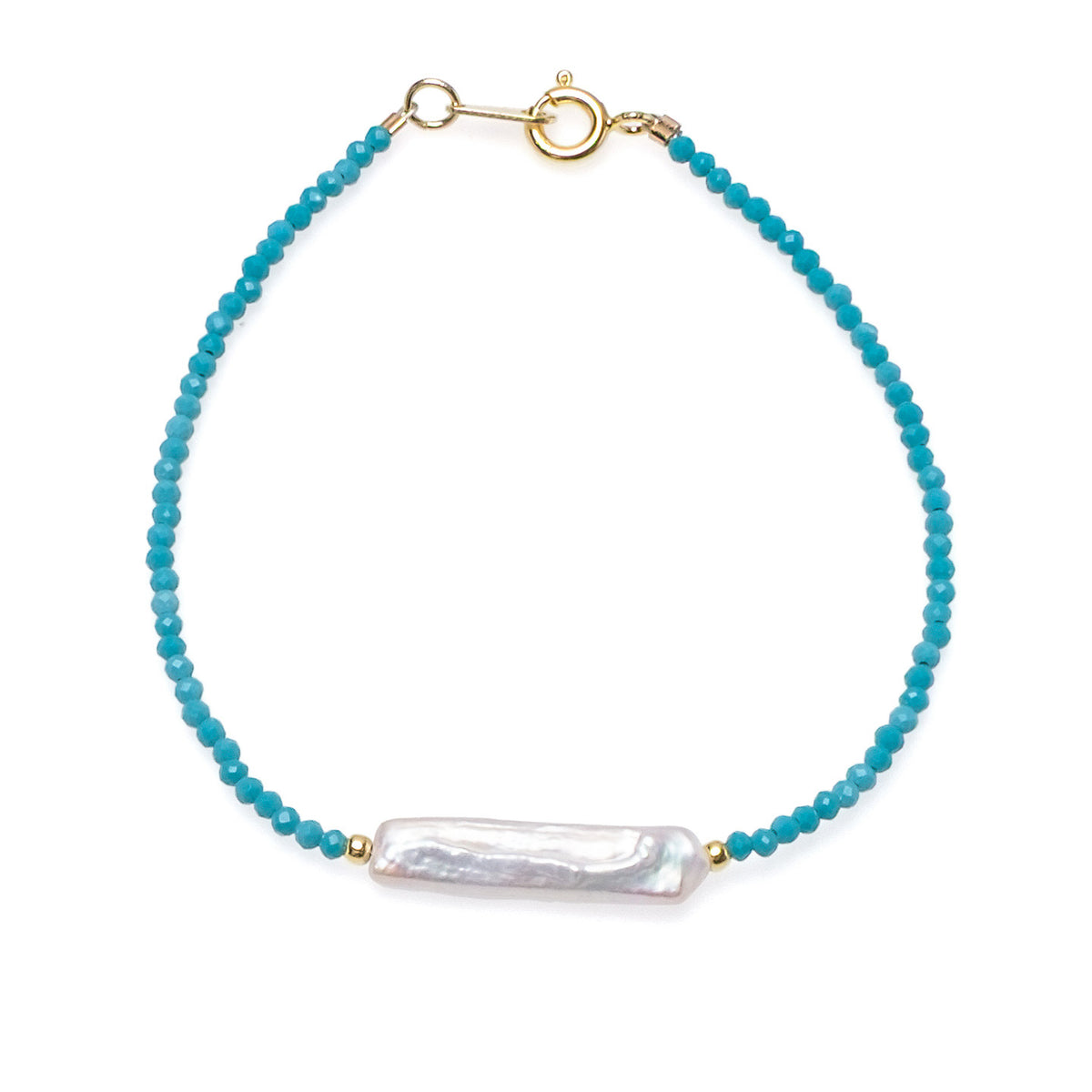 Brățară cu perlă de cultură albă, turcoaz, elemente aurite argintii, 5-6 mm, lungime 18 cm