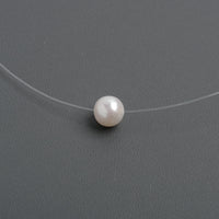 Colier delicat cu o perlă albă de 8-9 mm. Lungime 40cm.