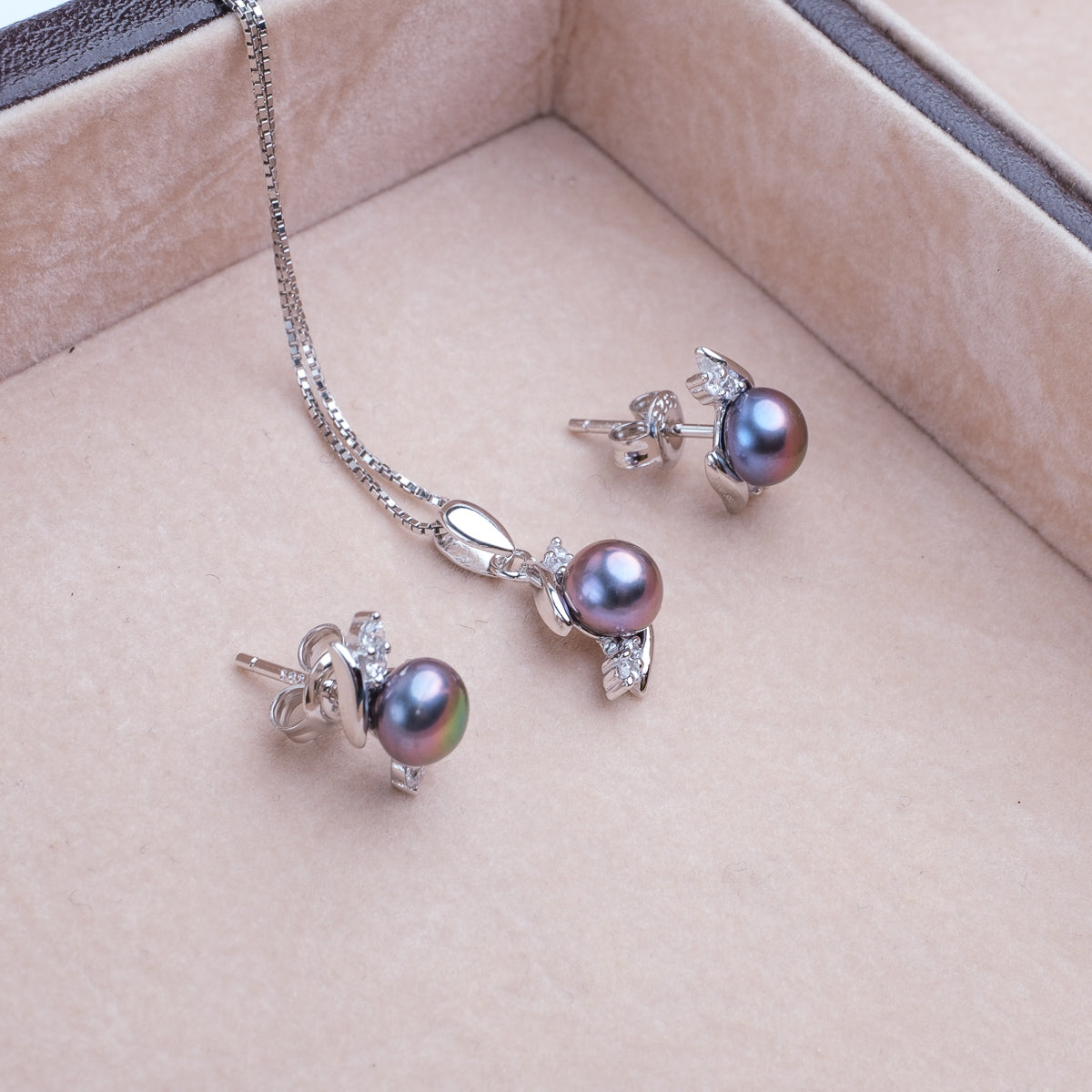 Set pandantiv și cercei din argint 925 cu perle de cultură violet închis aprox.6.5mm