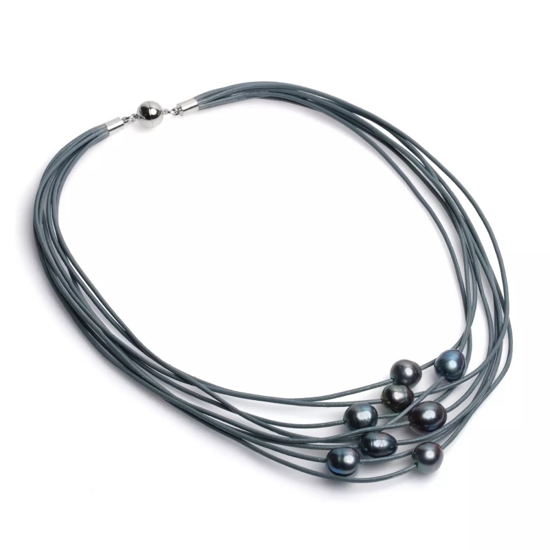 Colier 8 rânduri cu piele gri, 8 perle de cultură culoare închisă sfere 11-12mm, lungime 46cm