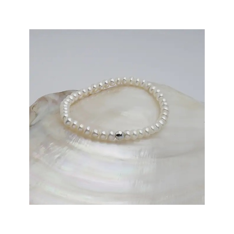 Brăţară perle de cultură albe sfere aprox. 5-6 mm, pe elastic, lungime 18cm.