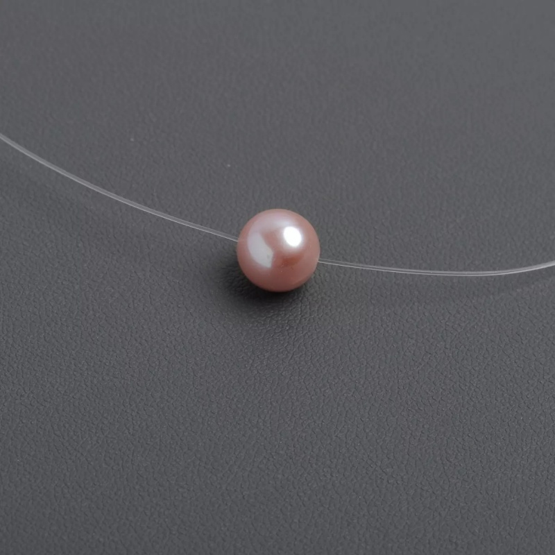 Colier delicat cu o perlă mov pal de 8-9 mm. Lungime 40cm.