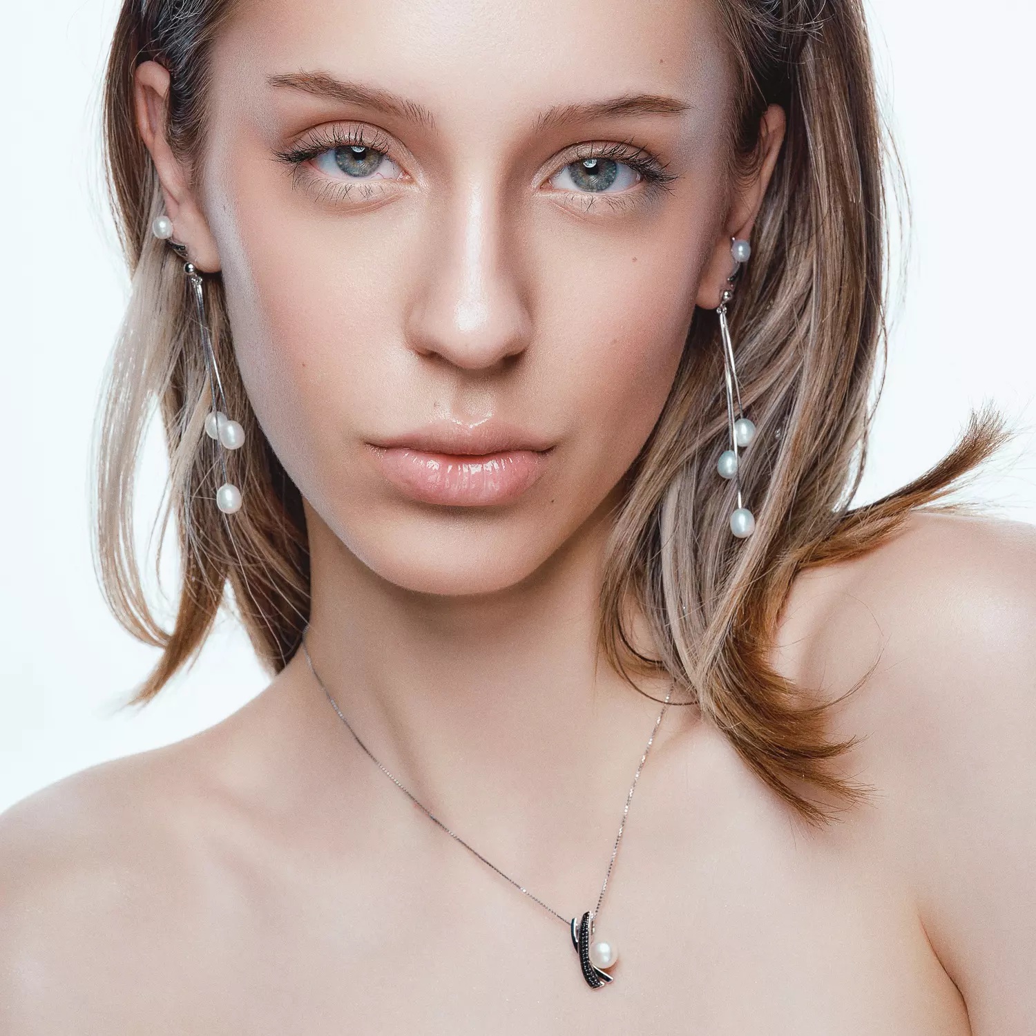 Padantiv argint perlă albă 8-9mm și zirconii