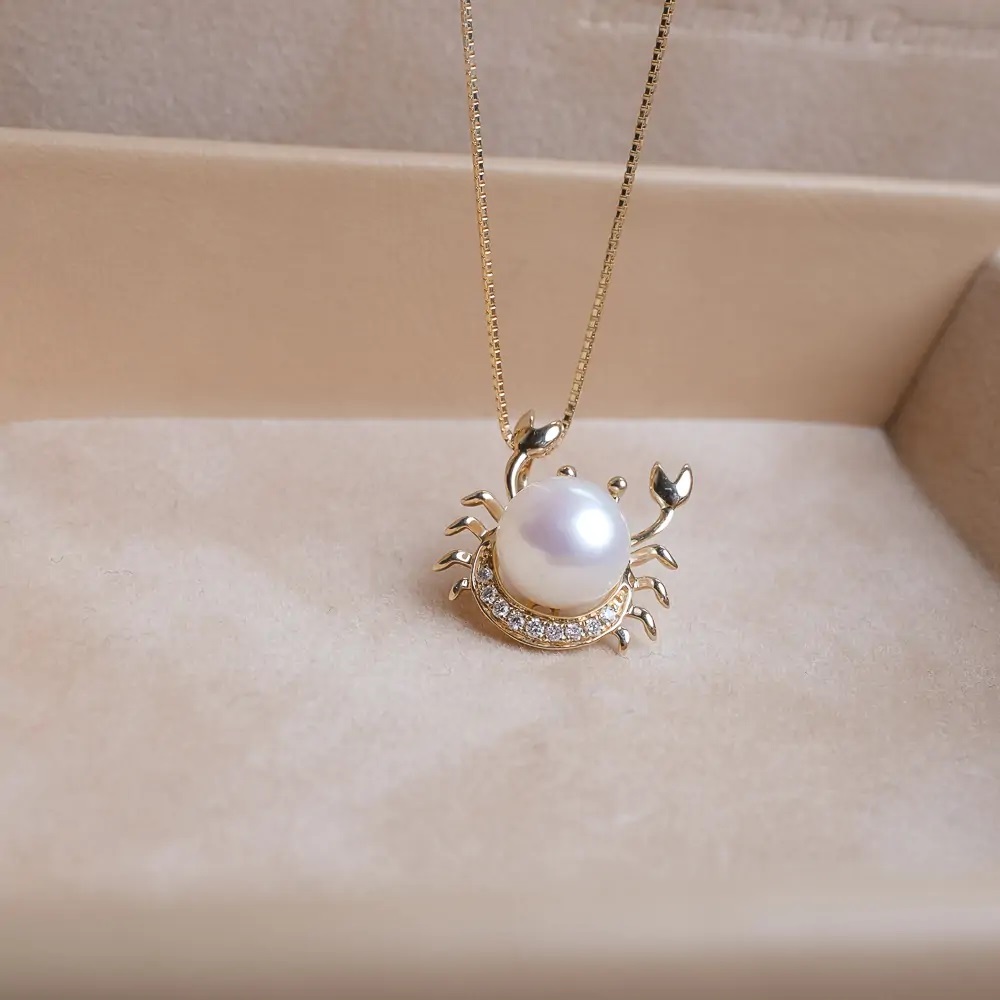 Lănțișor cu pandantiv aur 14K cu perlă și diamante, zodia RAC