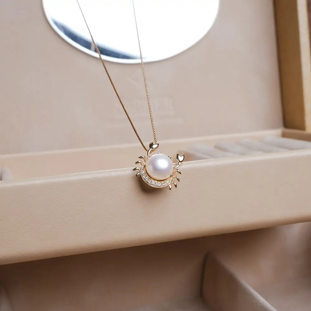 Lănțișor cu pandantiv aur 14K cu perlă și diamante, zodia RAC