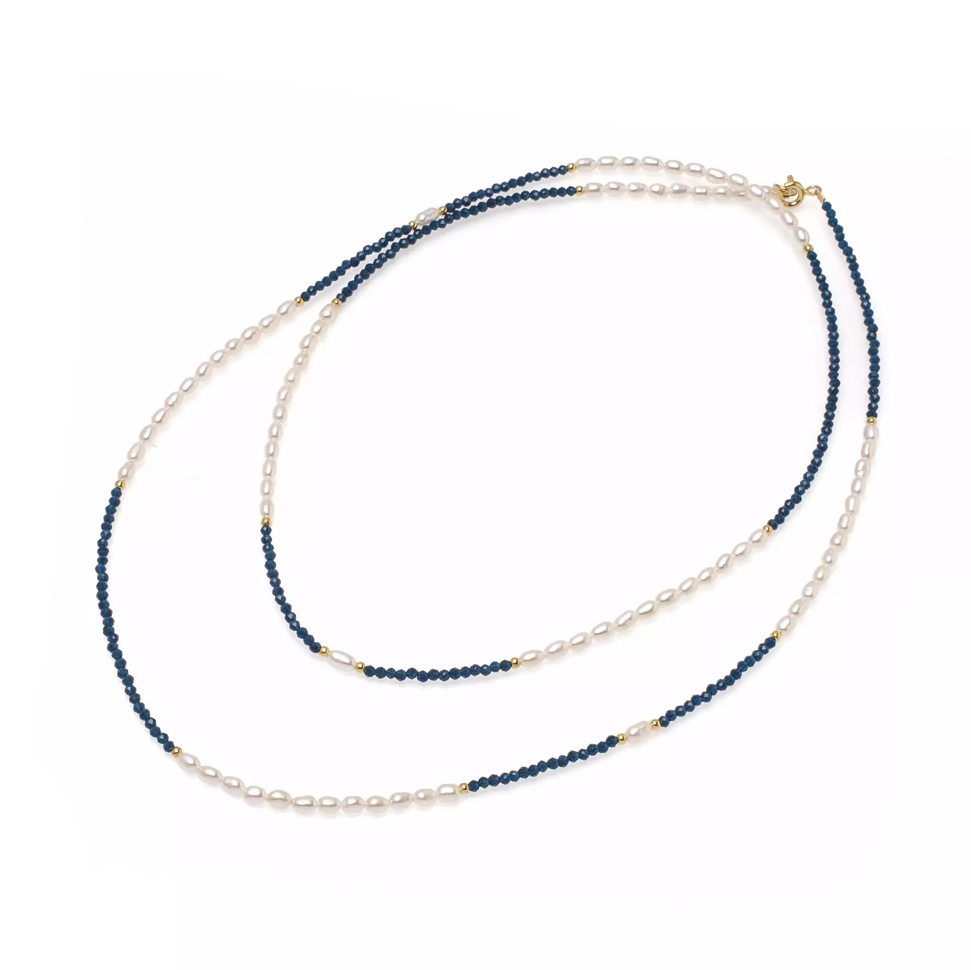 Colier cu perlе de cultură albă 2,5-3 mm și spinel. Lungime 82 cm